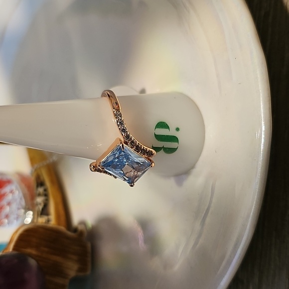 Size 10 Gold And  Aquamarine - Picture 3 of 4